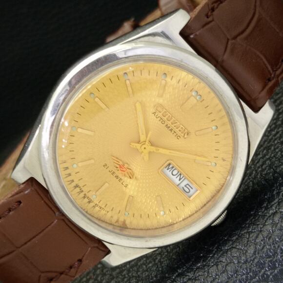 Citizen Other - Vintage 1979 Citizen Automatic Mens Silver Watch W/daydate & Gold accents